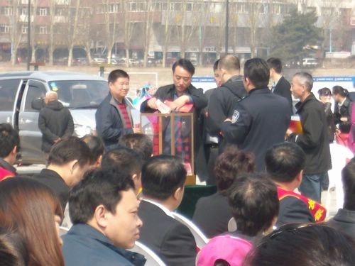 光机社区参加庆“五•一”《劳动者之歌》专场演出