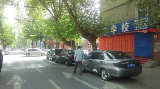 义和社区志愿者巡逻队 春季大风守护社区保居民平安