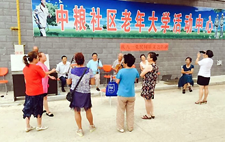 岭东街道中粮社区“庆八一党员同乐”