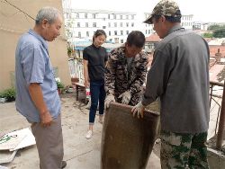党员带头创建卫生城