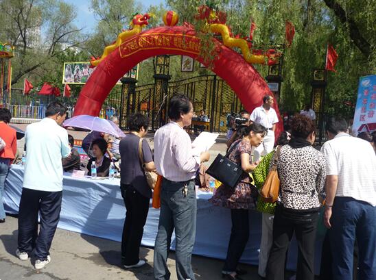 上海路社区“一下四送”招聘人才就业有助联谊会