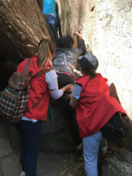 党员志愿者旅游日解救遇险老人