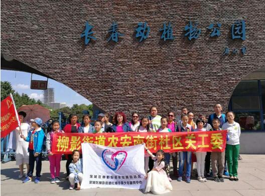 社区巾帼志愿者为辖区幼儿园送爱心