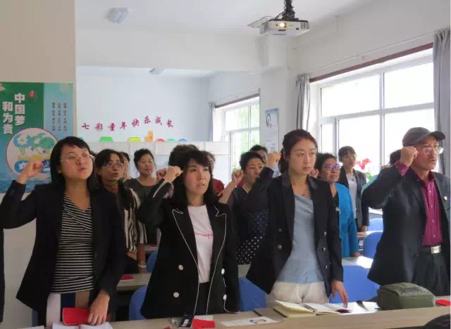 育才社区开展“不忘初心，牢记使命”主题党日活动