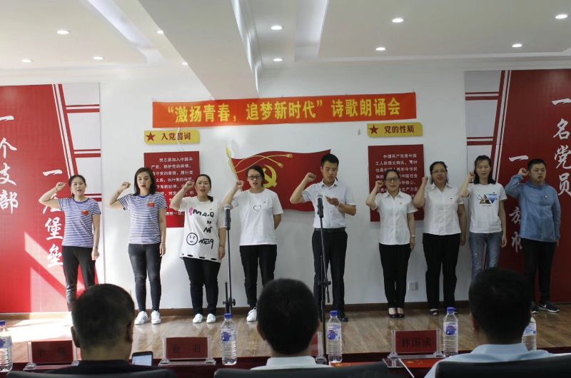 激扬青春，逐梦新时代 青春遐想，向青春致敬， 我们在路上