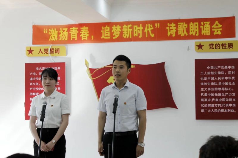 激扬青春，逐梦新时代 青春遐想，向青春致敬， 我们在路上