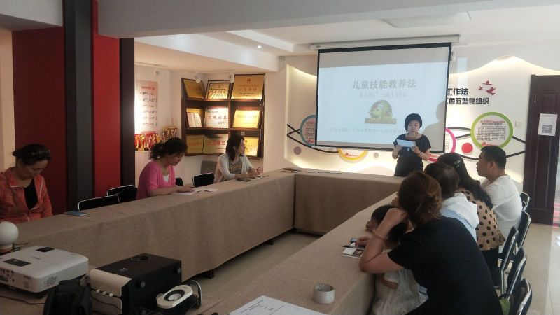 如何帮助孩子爱上学习？ ——家庭教育360公益服务项目走进社区