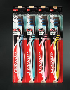 高露洁（Colgate） 适齿炭牙刷 软毛 4支 （炫彩刷柄 软毛深洁）