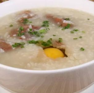 窝蛋牛肉粥