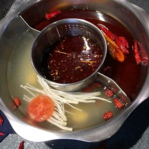 红汤鸳鸯锅