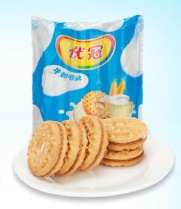 优冠牛奶特浓夹心饼干牛奶味390g