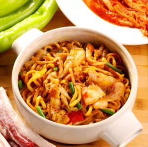 泡菜五花肉锅烧面