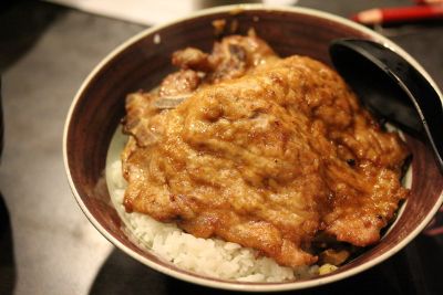 黑殿排骨饭
